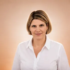 Claire Toumpaniari